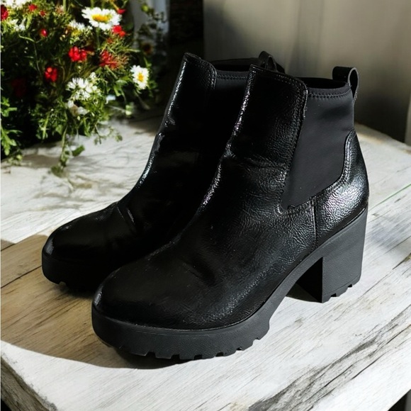 Aldo Platform Ankle Boot. Faux Textured Patent Leather. Like New. Size 7.5 - Picture 2 of 10